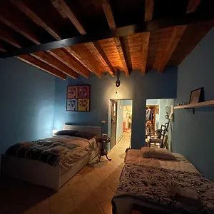 apt-casa-azzurra-nel-cuore-di-genova.hotelitalianriviera.com/